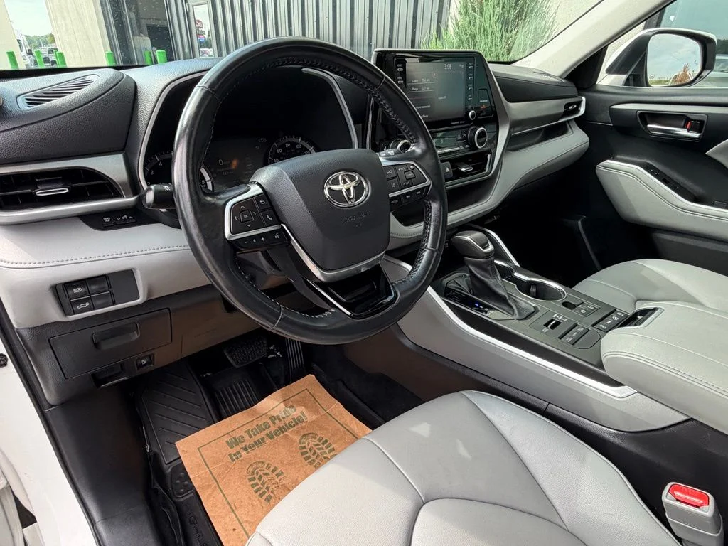 Used 2021 White Toyota XLE image 11