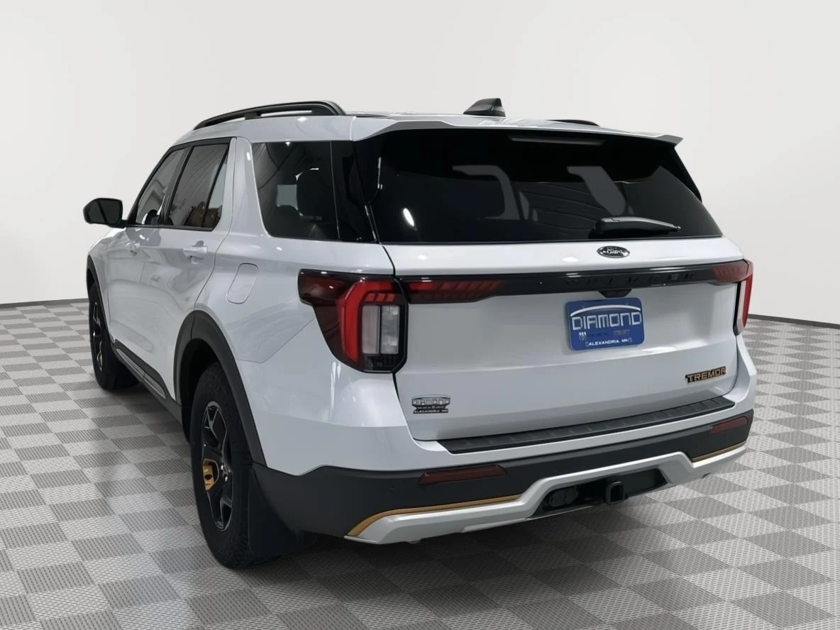 Used 2026 Space White Metallic Ford Tremor image 3