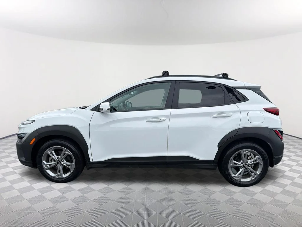 Used 2023 White Hyundai SEL image 8