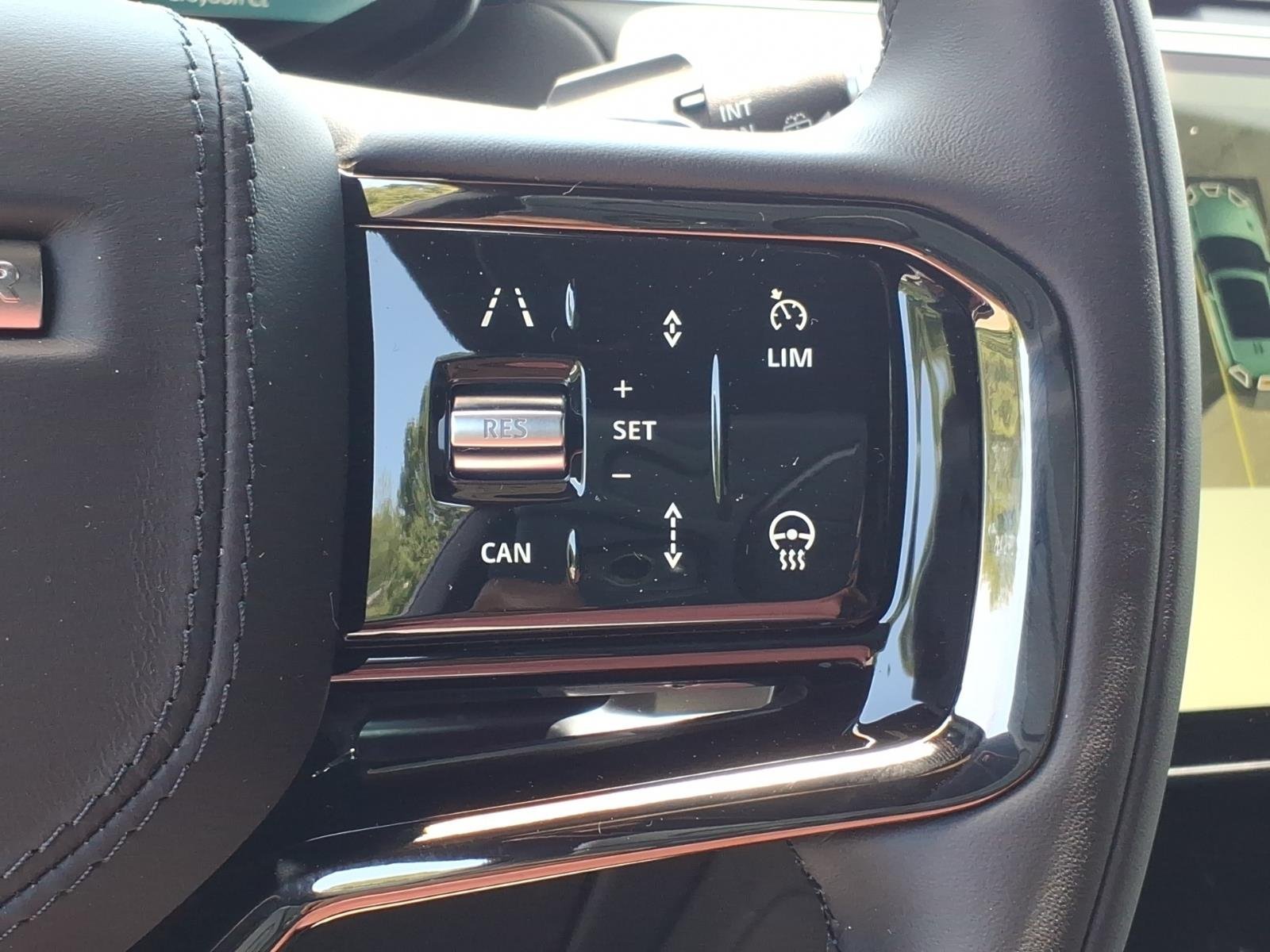 New 2026 Fuji White LAND ROVER Dynamic SE image 15