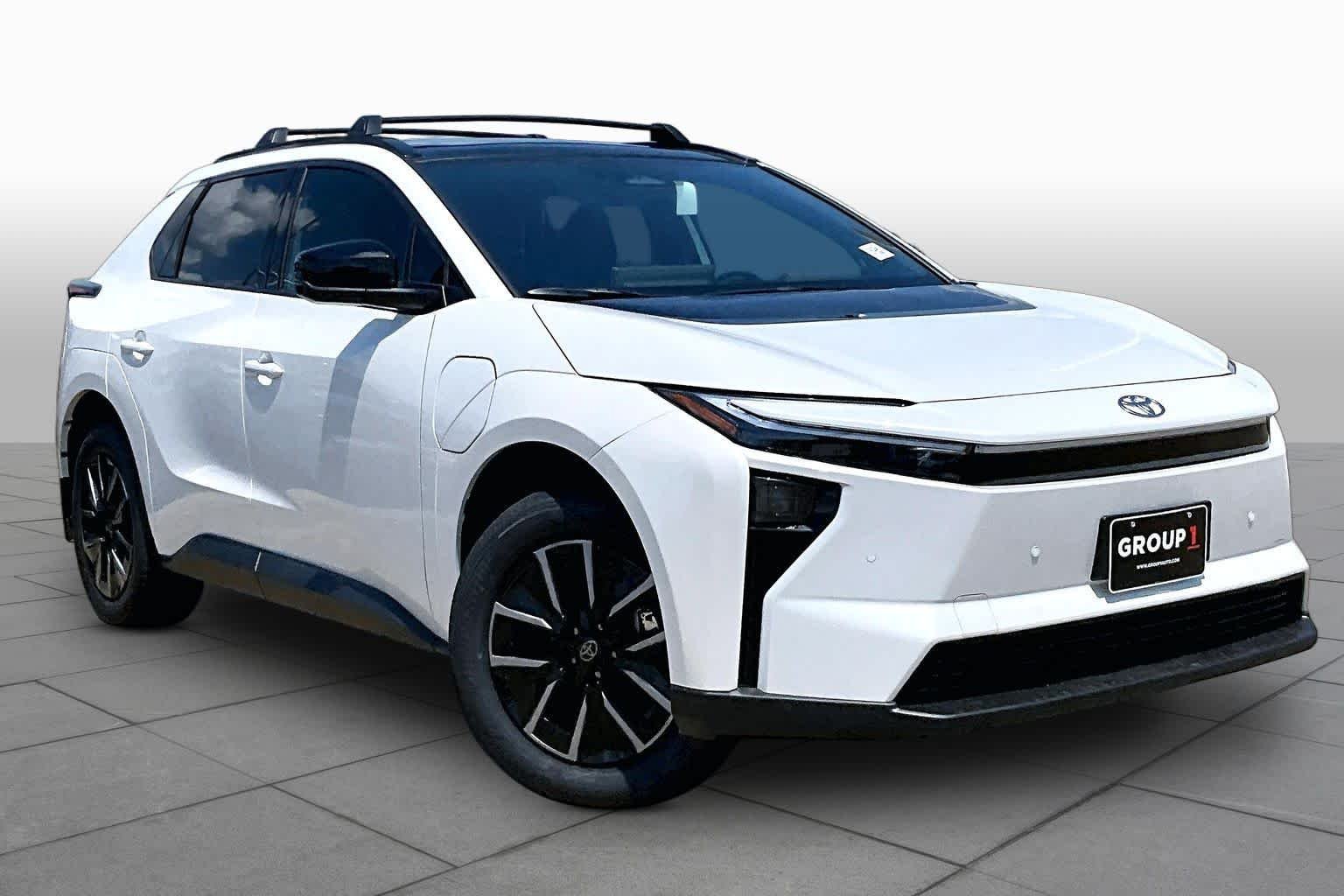 New 2026 Wind Chill Pearl Toyota XLE image 2