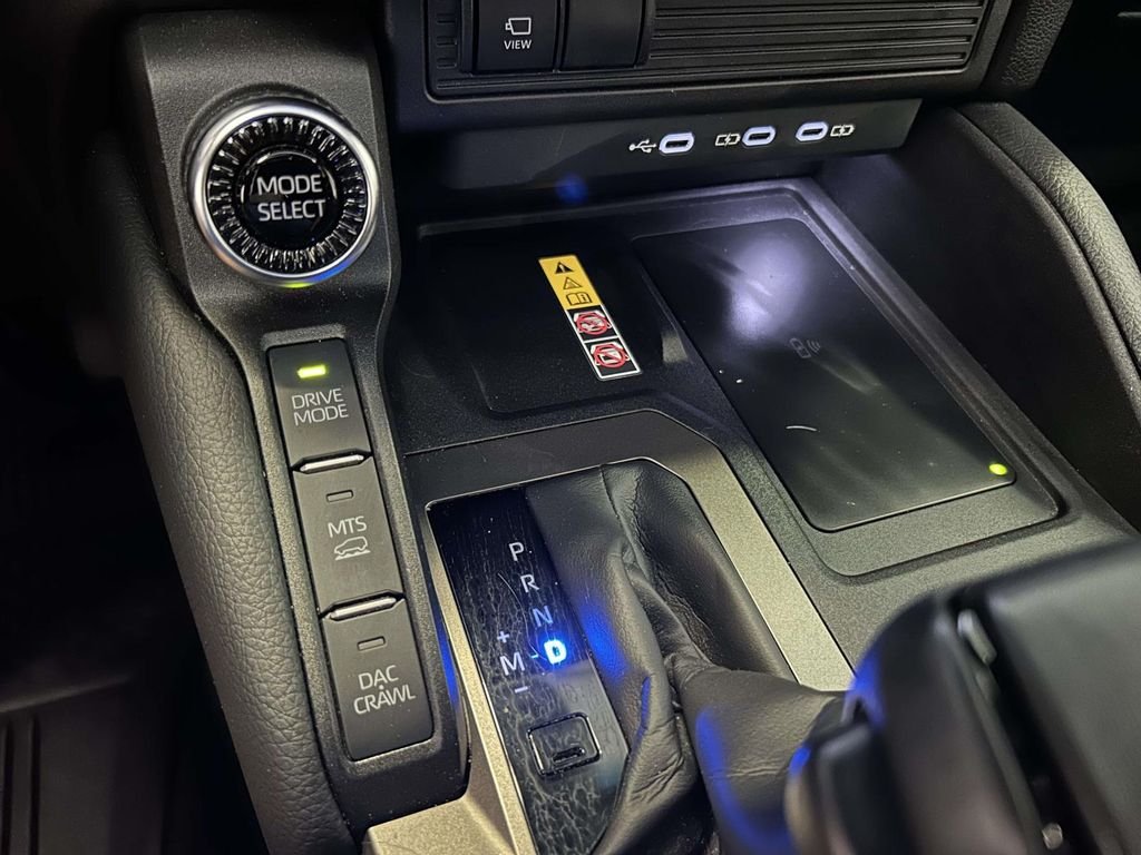 Used 2025  Toyota Premium image 24