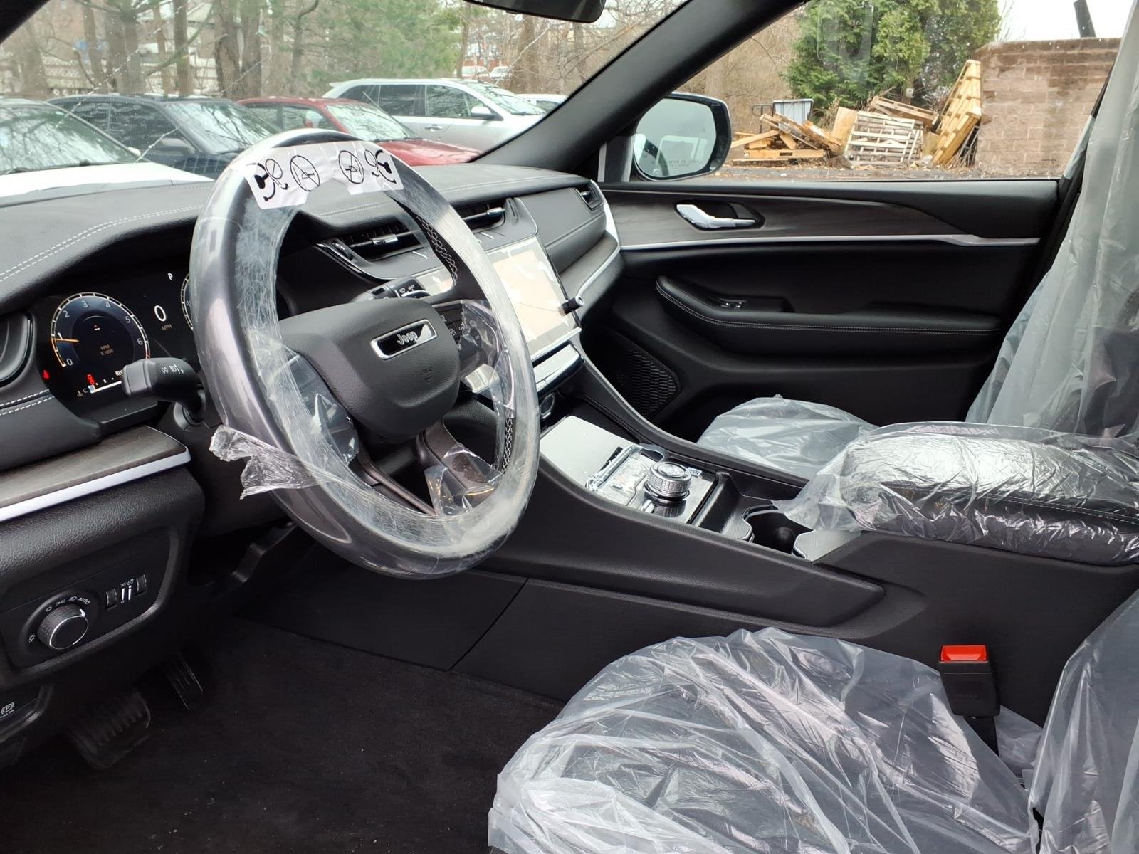 New 2026 Bright White Clear-Coat Exterior Paint Jeep Altitude image 13