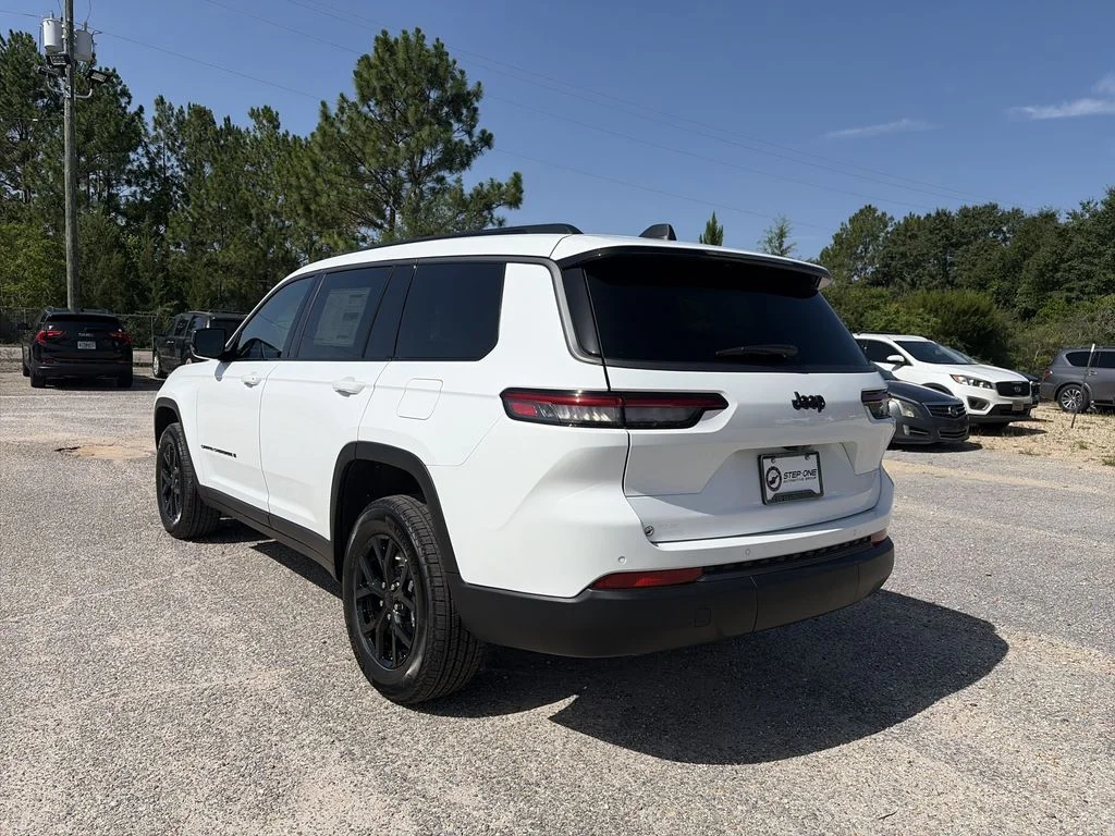New 2026 Bright White Clear-Coat Exterior Paint Jeep Altitude image 4