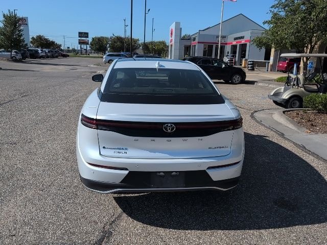 Used 2024 White Toyota Platinum image 3