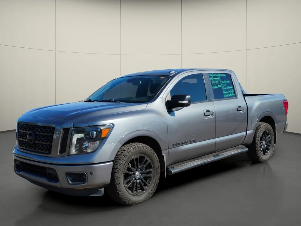 Used 2018 Gray Nissan SV image 3