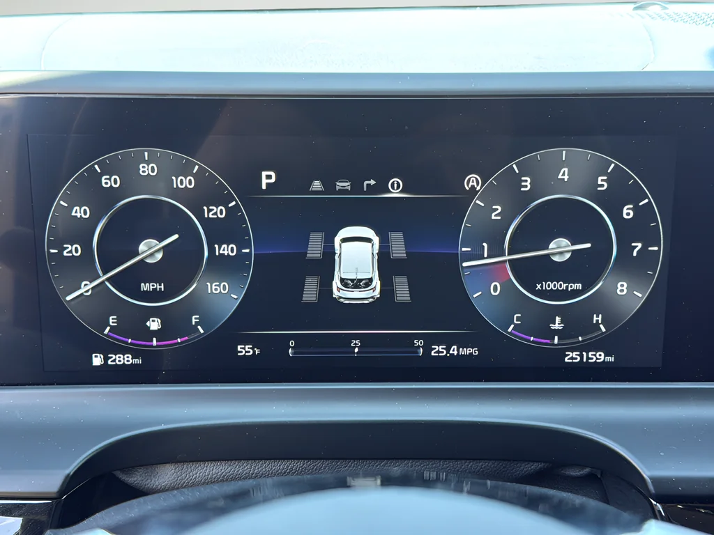 Used 2024 White Kia S image 12