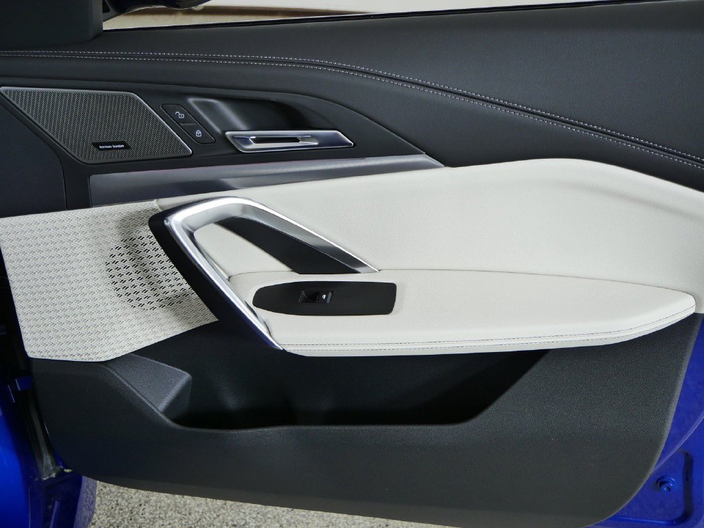 New 2027 Portimao Blue Metallic BMW xDrive28i image 21