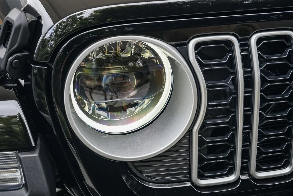 New 2026 Black Clear-Coat Exterior Paint Jeep Sahara image 8
