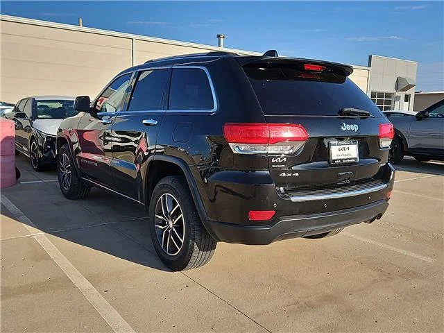 Used 2017 Black Jeep Limited 4x4 image 2