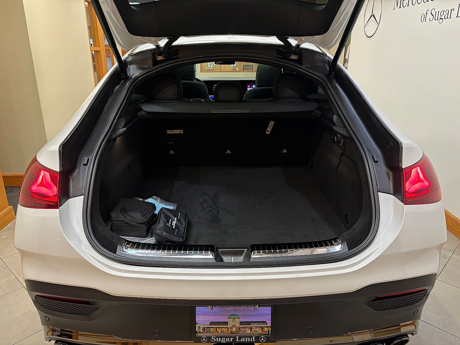 New 2027 MANUFAKTUR Moonlight White Metallic Mercedes-Benz AMG® GLE 53e image 30