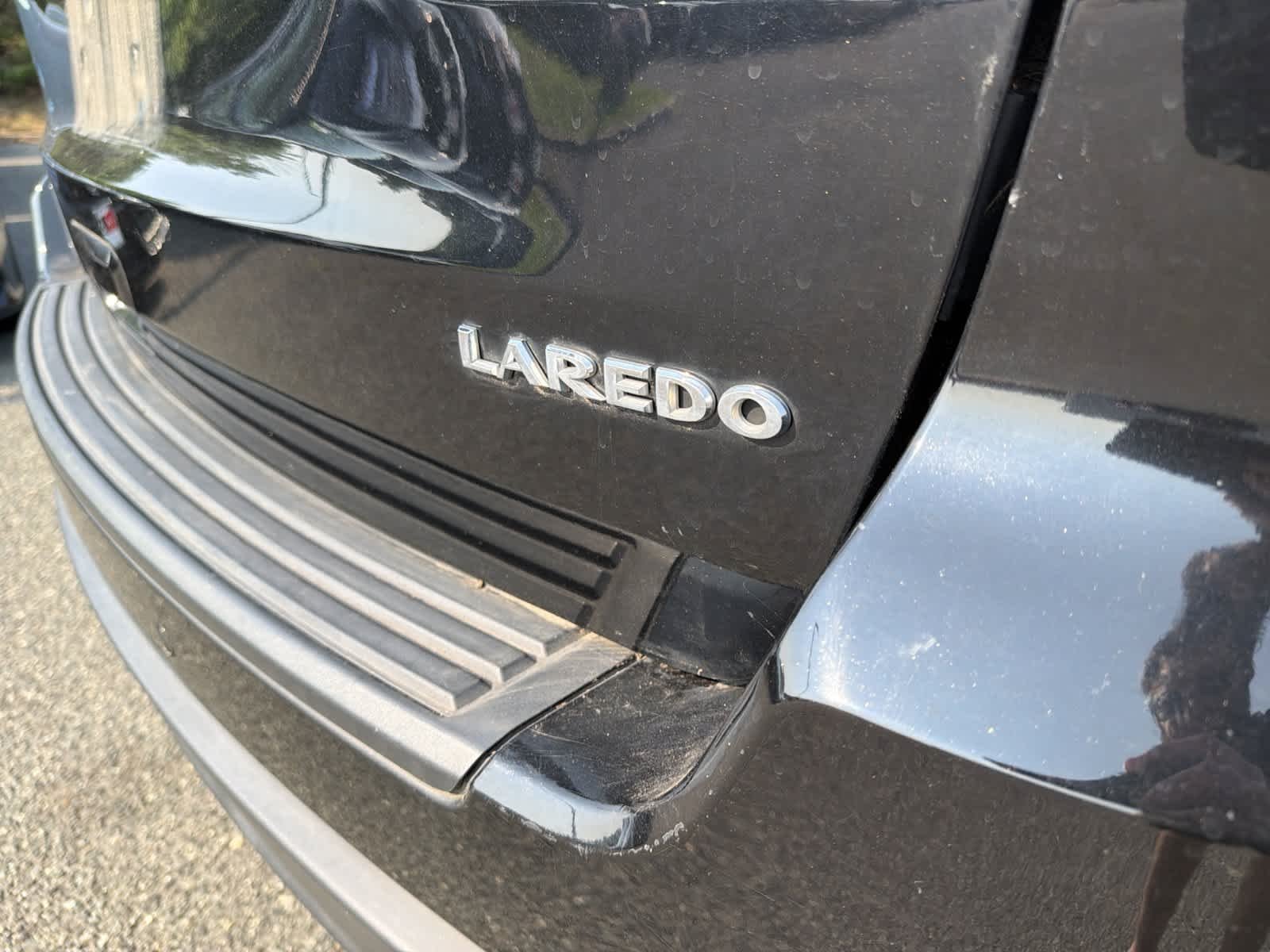 Used 2018 Diamond Black Crystal Pearlcoat Jeep Laredo E image 22