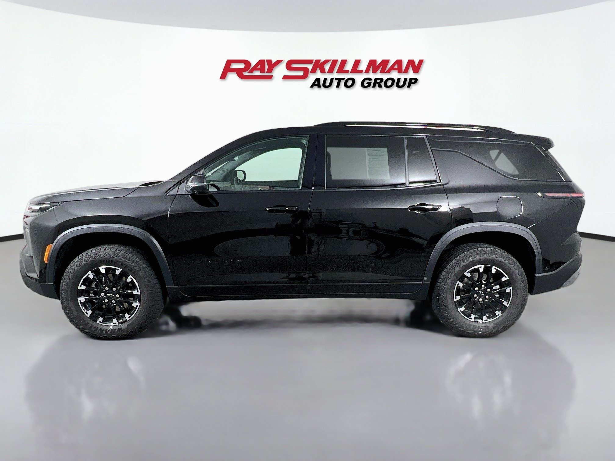 Used 2026 Mosaic Black Metallic Chevrolet AWD Z71 image 4