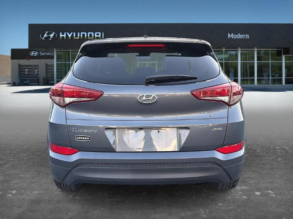 Used 2018 Coliseum Gray Hyundai SE image 5