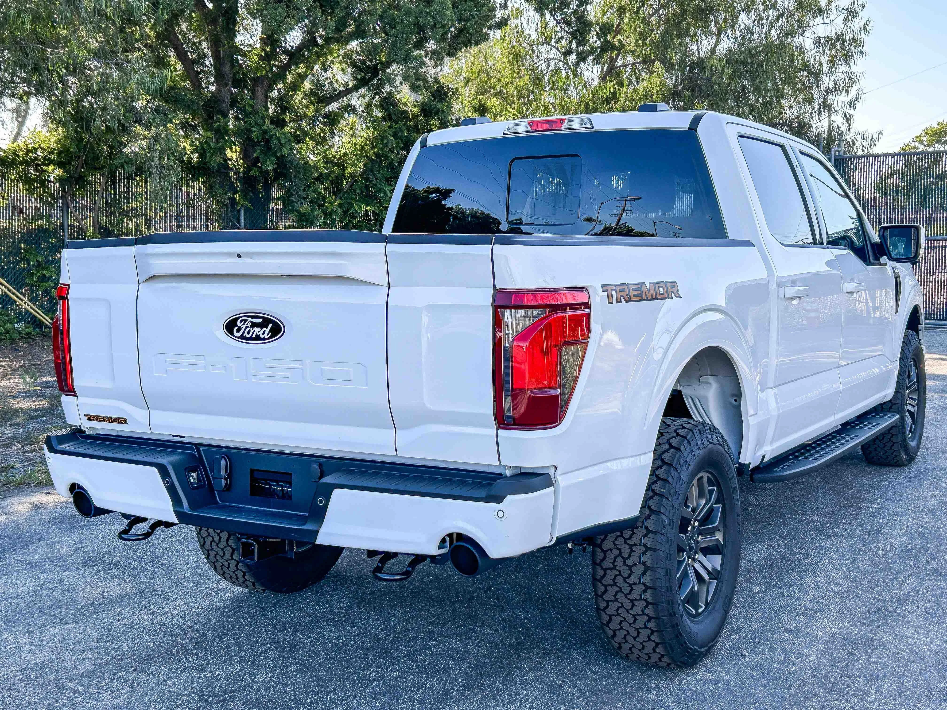 New 2026 Oxford White Ford Tremor® image 6