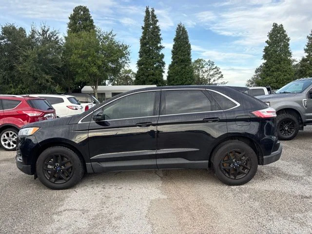 Used 2022 Black Ford SEL image 8