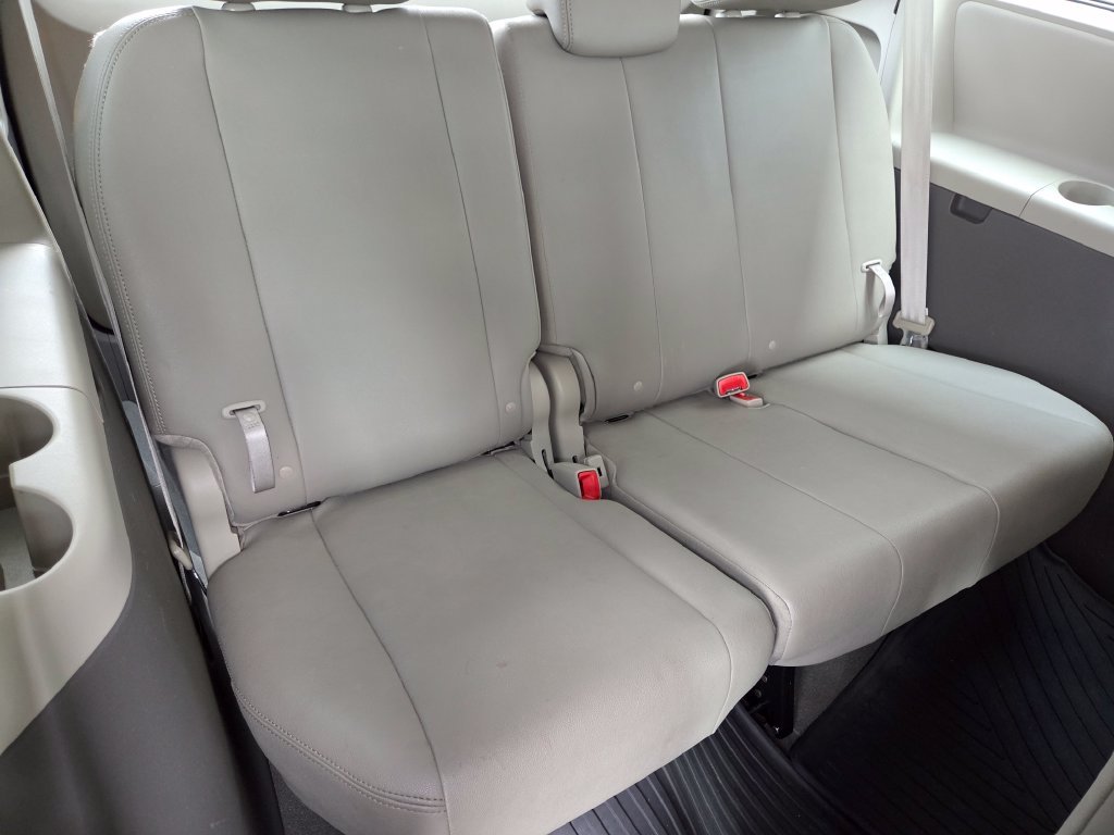 Used 2020 Black Toyota XLE Premium image 19