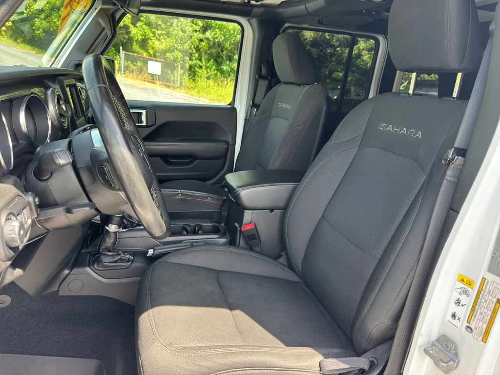 Used 2019 Bright White Clearcoat Jeep Sahara image 27