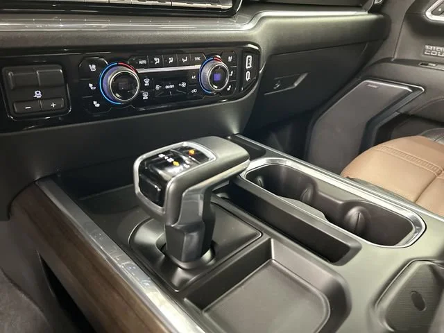 Used 2024 Iridescent Pearl Tricoat Chevrolet High Country image 10