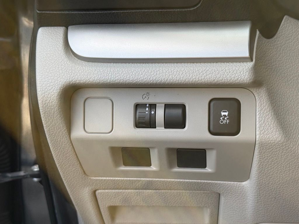 Used 2014 Gray Subaru 2.5i image 13