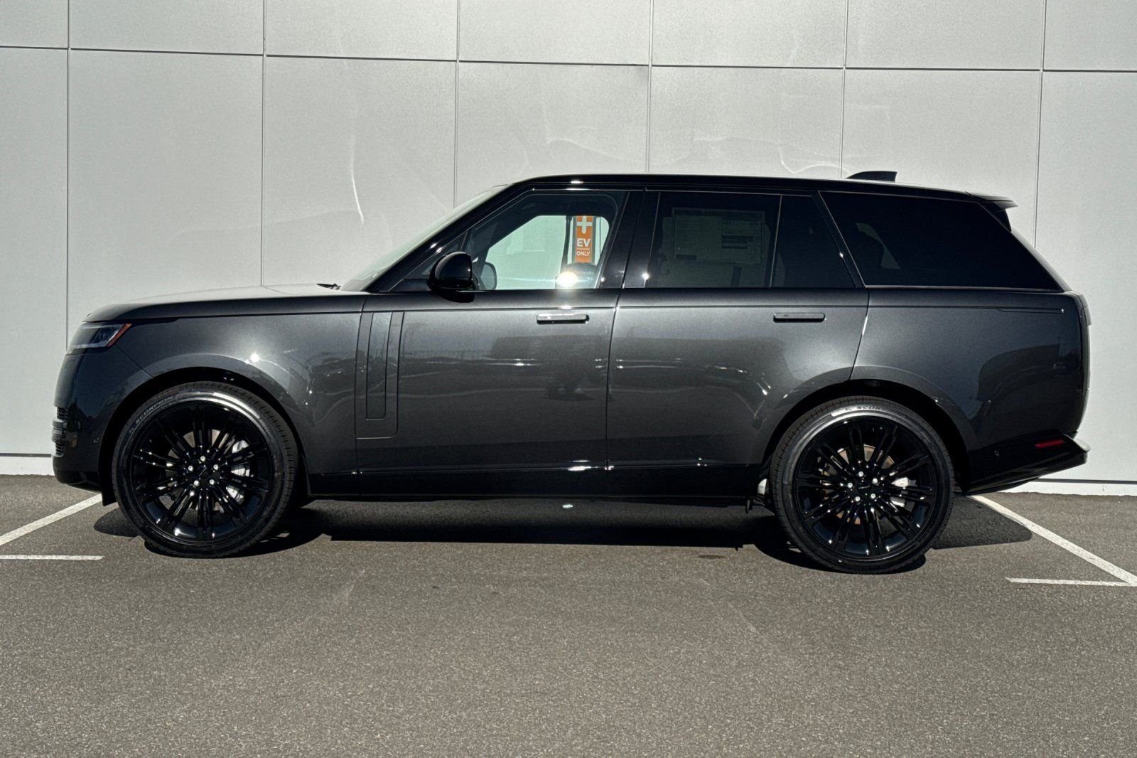 New 2026 Carpathian Grey Land Rover SE image 2