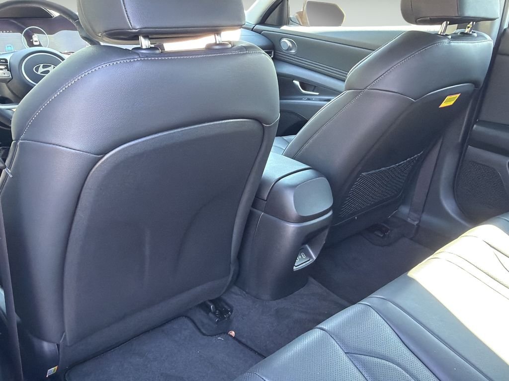 2025 Hyundai Elantra Limited - Photo 22