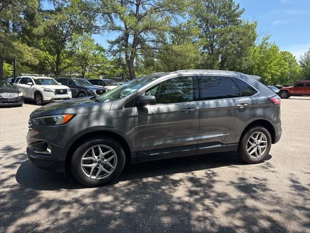 Used 2022 Gray Ford SEL image 2
