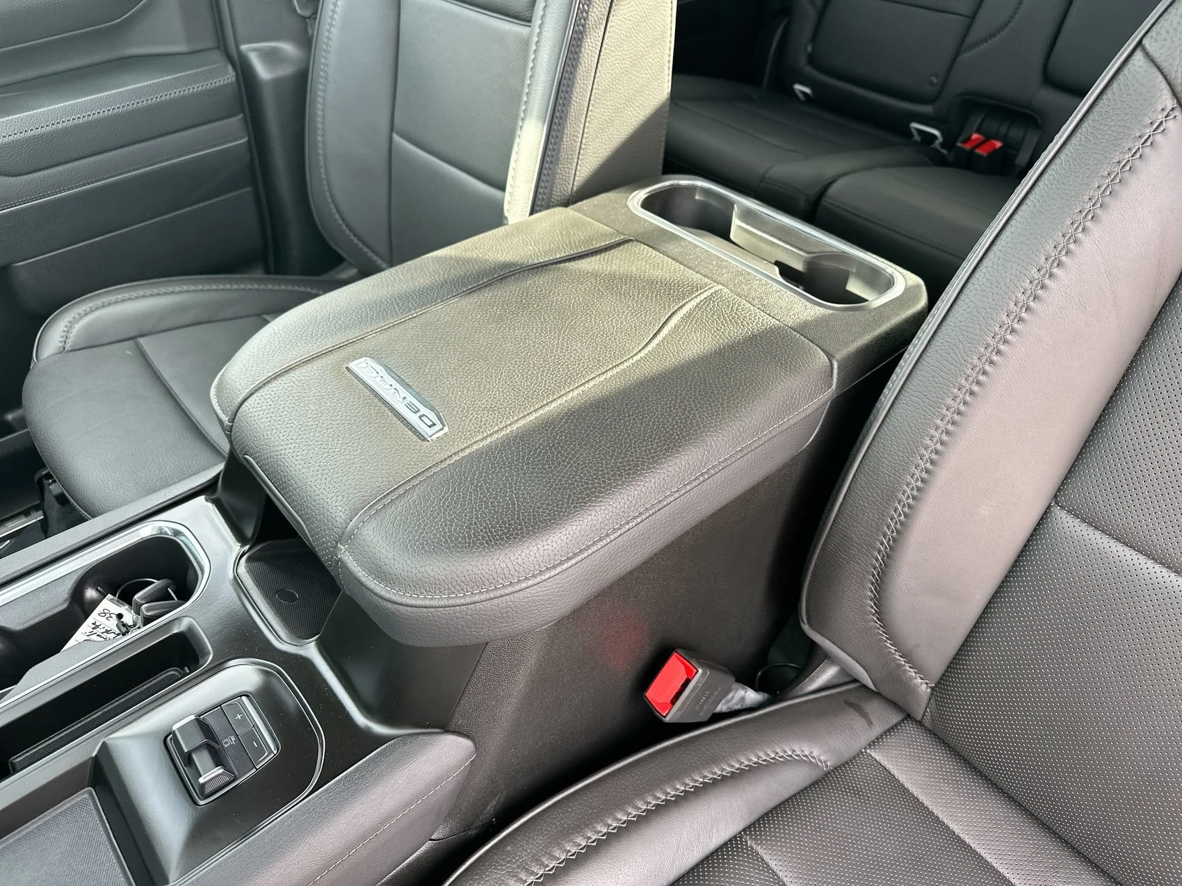 Used 2025 White GMC Denali image 22