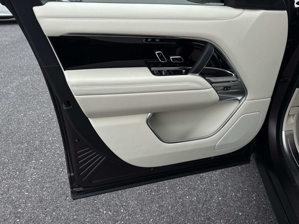 New 2026 Tourmaline Brown in Satin finish Land Rover SE image 19
