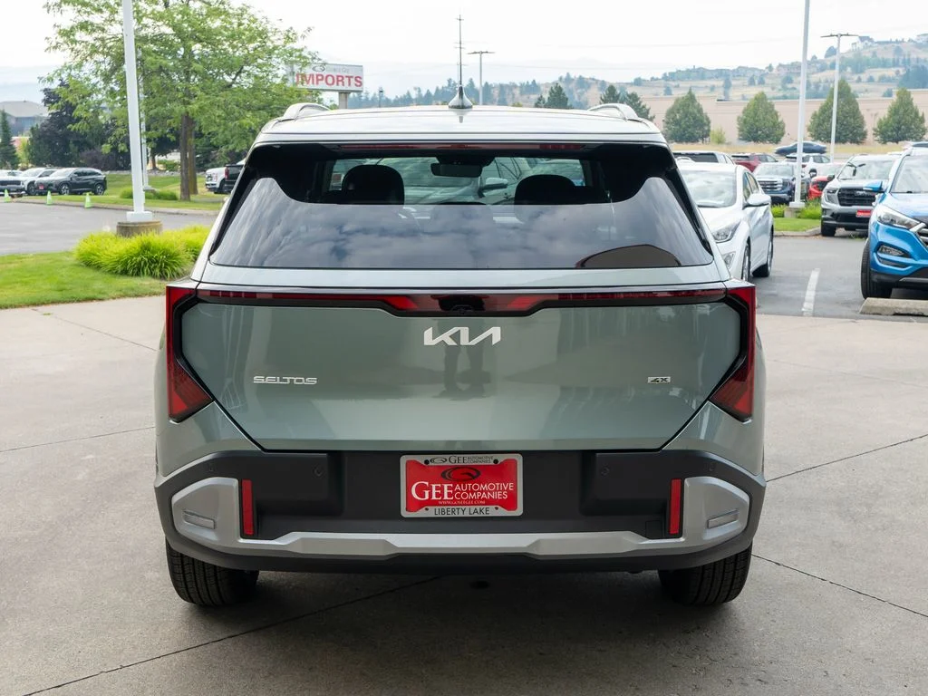 New 2027 Iceberg Green Kia EX image 6