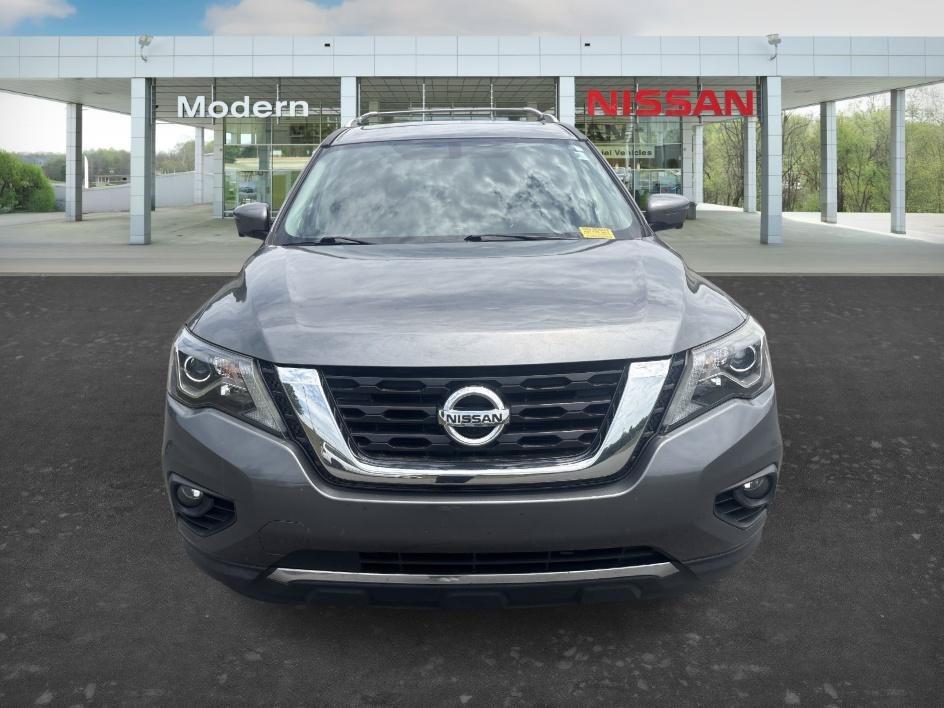 Used 2017 Gun Metallic Nissan Platinum image 8