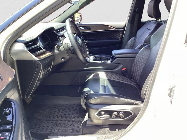Used 2023 Bright White Clearcoat Jeep Summit image 9