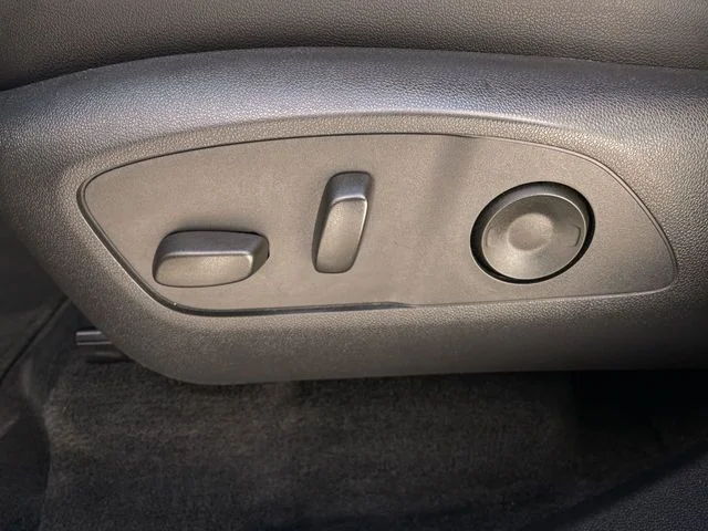 Used 2025 Gray Chevrolet Z71 image 12