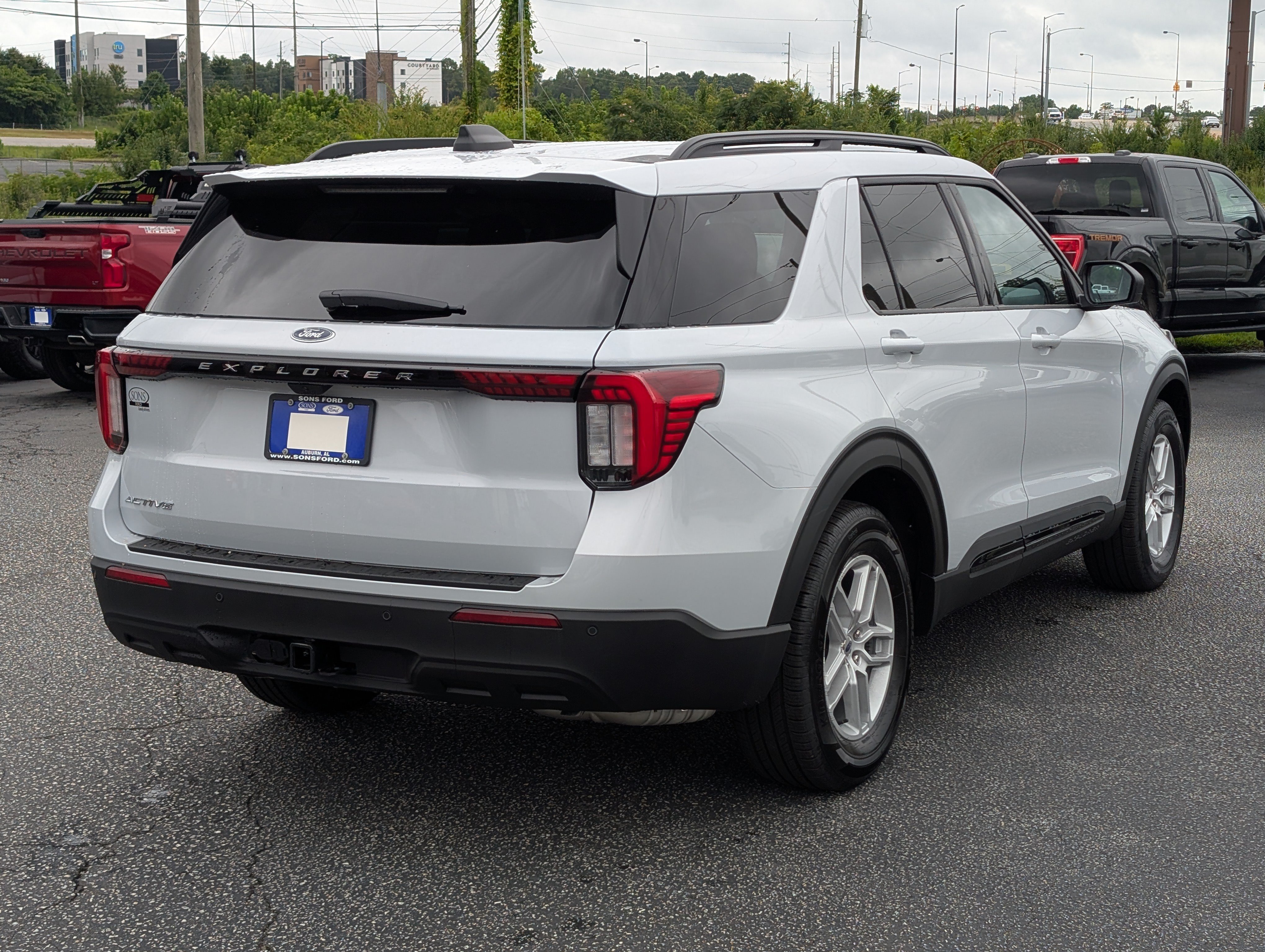 New 2026 SPACE WHITE METALLIC FORD Active image 9