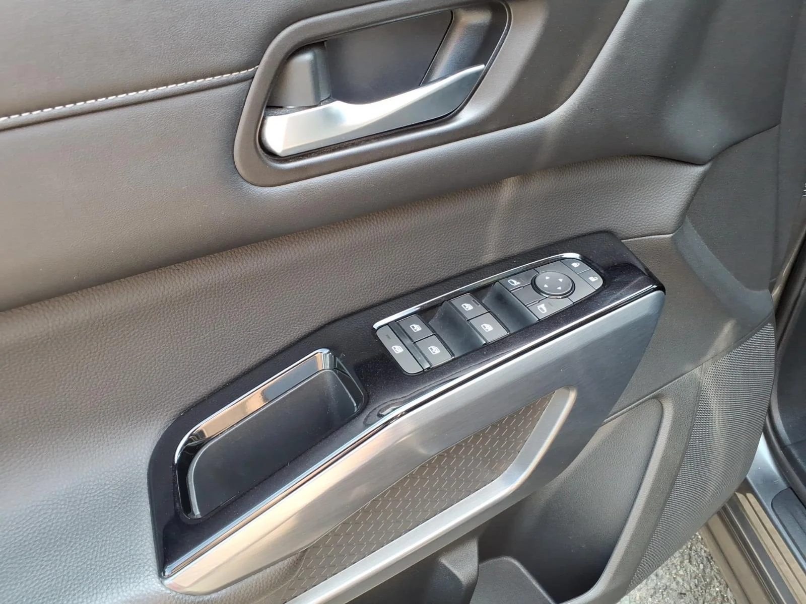 Used 2022 Gun Metallic (kad) Nissan SL image 20