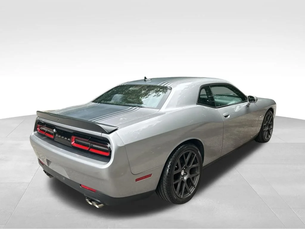 Used 2016 Silver Dodge R/T Shaker image 5