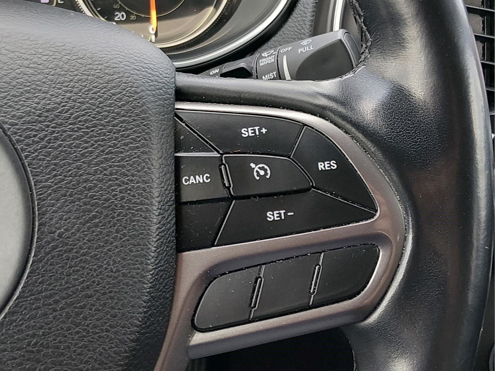 Used 2019 Granite Crystal Metallic Clearcoat Jeep Latitude Plus image 28