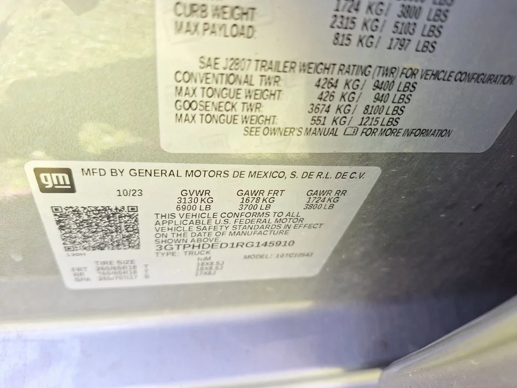 Used 2024 Silver GMC SLT image 32