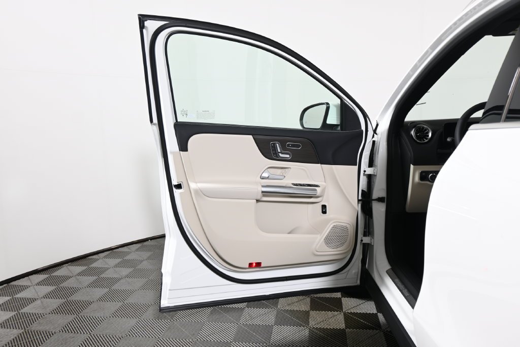 Used 2026 Polar White Mercedes-Benz GLA 250 image 27
