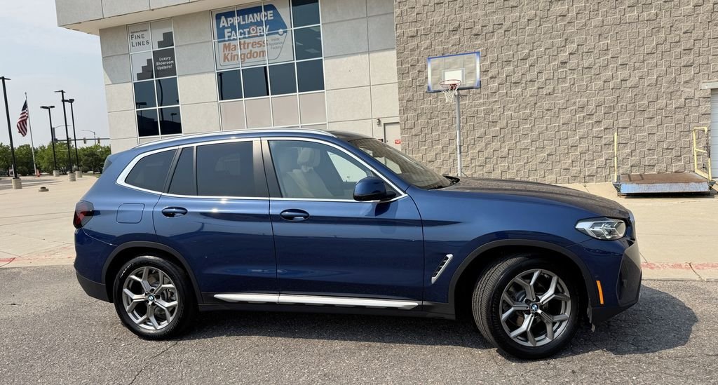 Used 2024 Blue BMW xDrive30i image 5