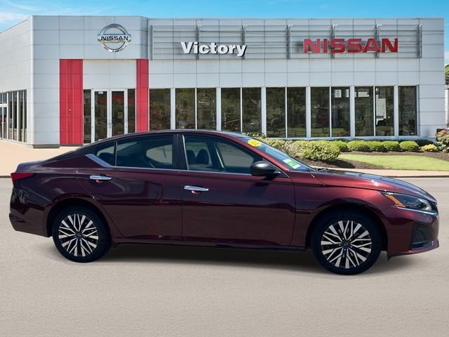 Used 2025 Garnet Pearl Nissan 2.5 SV image 2