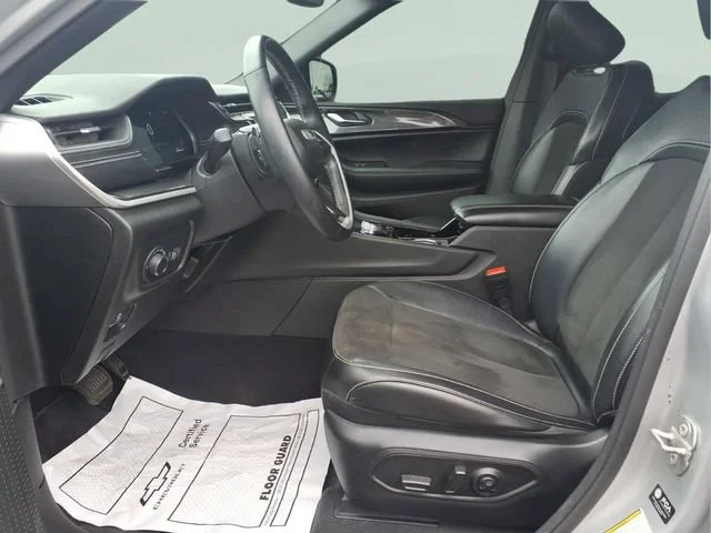 Used 2021 Silver Jeep Altitude 4x4 image 17