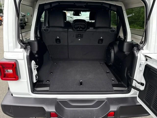 New 2026 Bright White Clear-Coat Exterior Paint Jeep Sahara image 12
