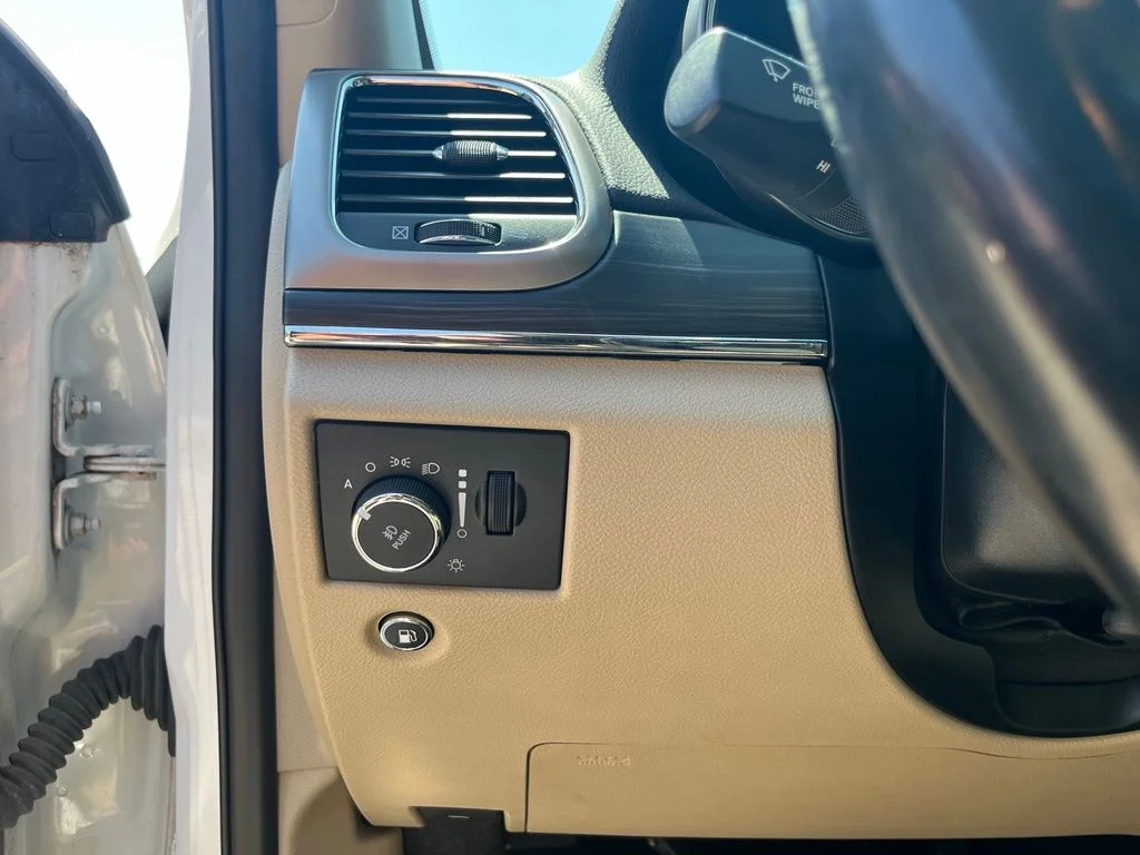 Used 2019 Bright White Clearcoat Jeep Limited image 22