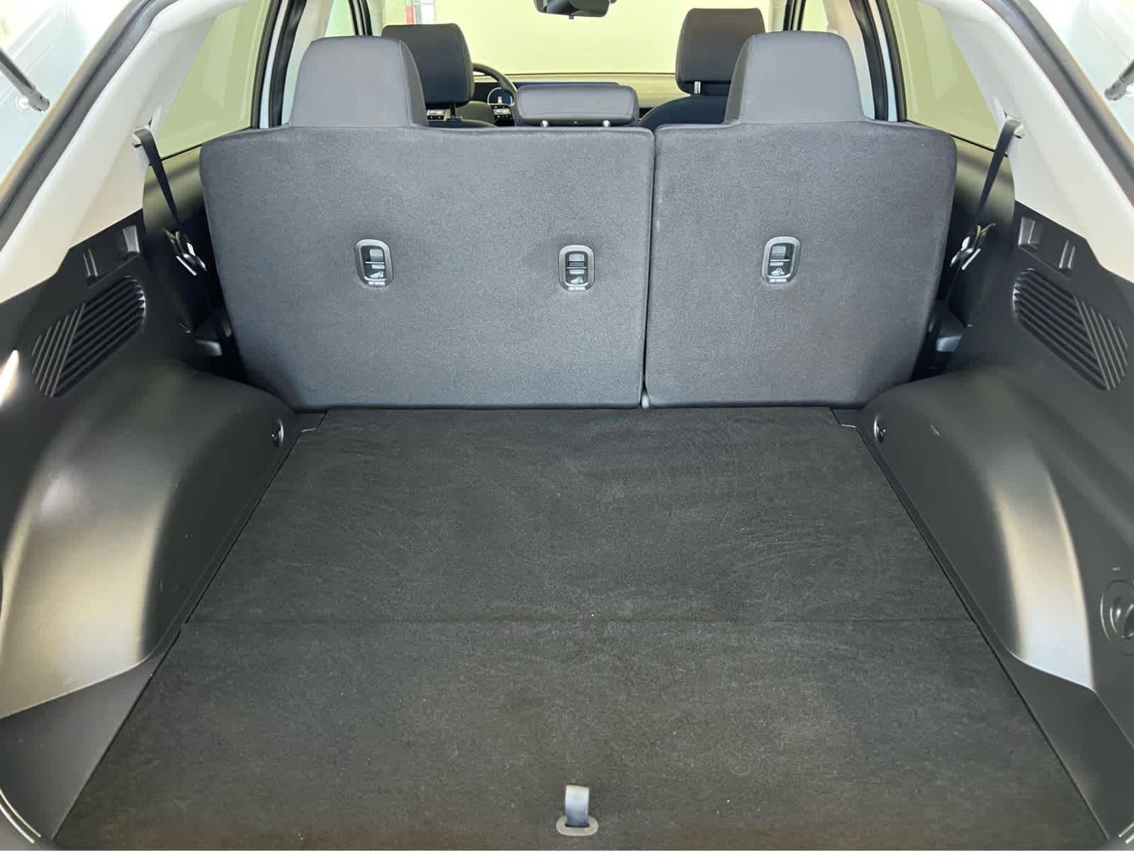 Used 2025 Atlas White Hyundai SE image 11