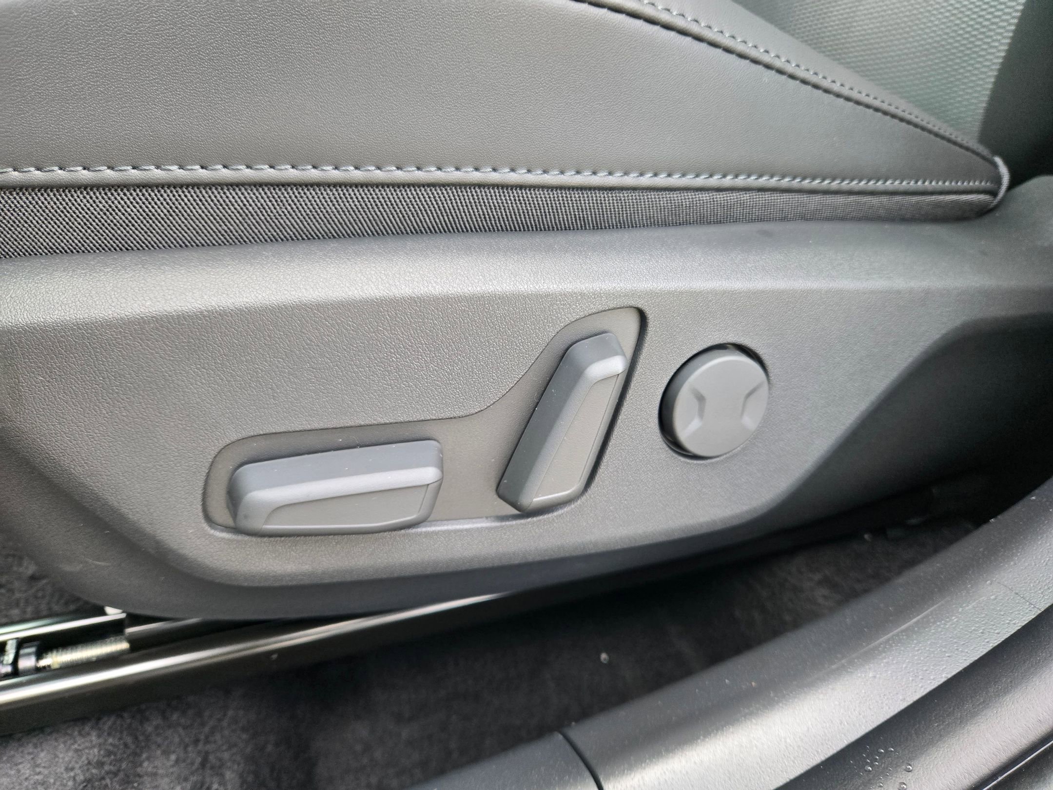 New 2026 Snow White Pearl Kia EX image 25