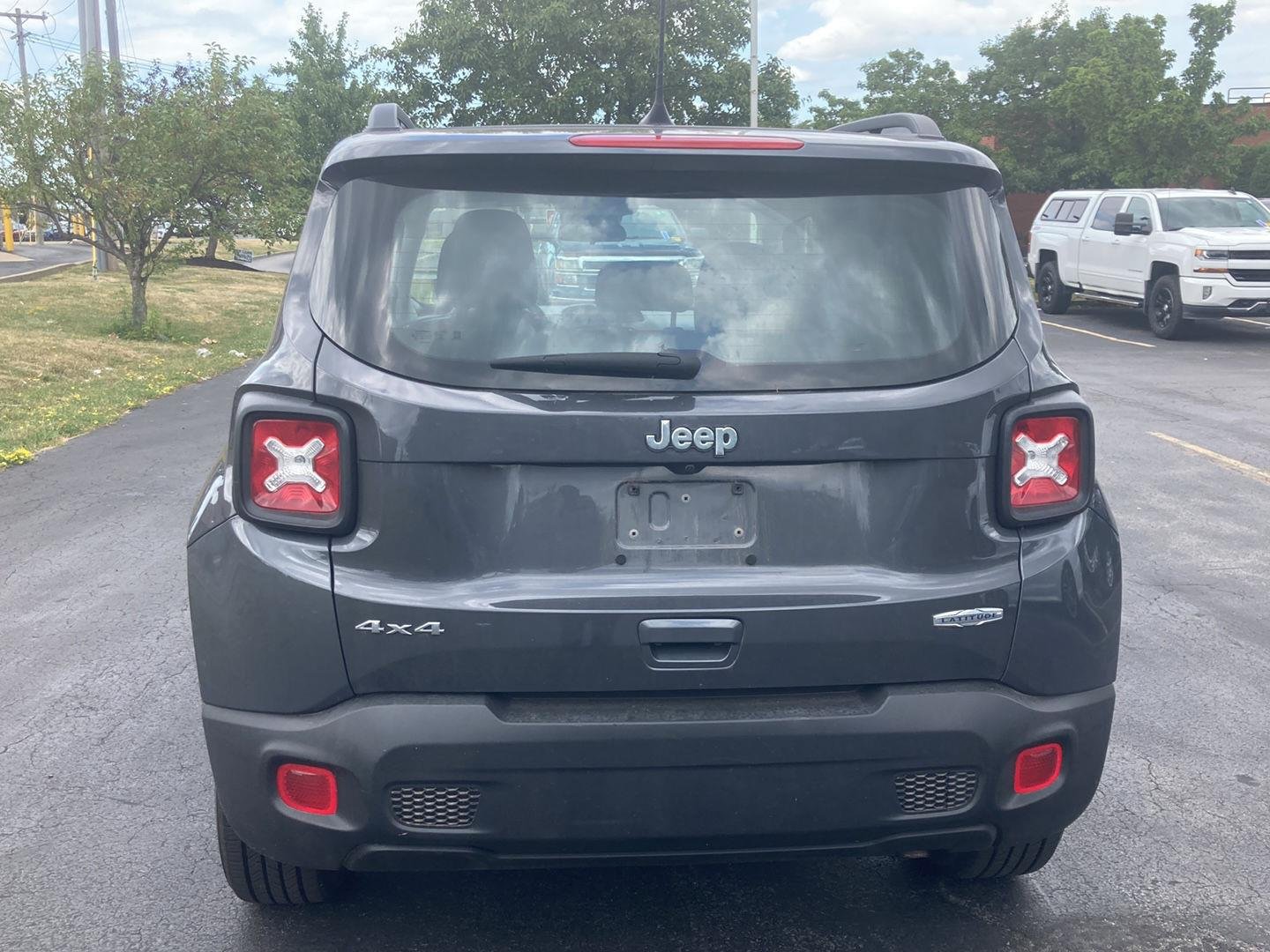 Used 2022 Graphite Gray Jeep Latitude image 6