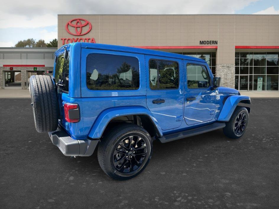 Used 2024 Hydro Blue Pearlcoat Jeep Sahara image 5