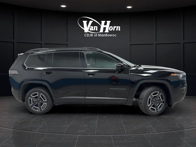 New 2026 Diamond Black Crystal Pearl-Coat Exterior Paint Jeep Limited image 8