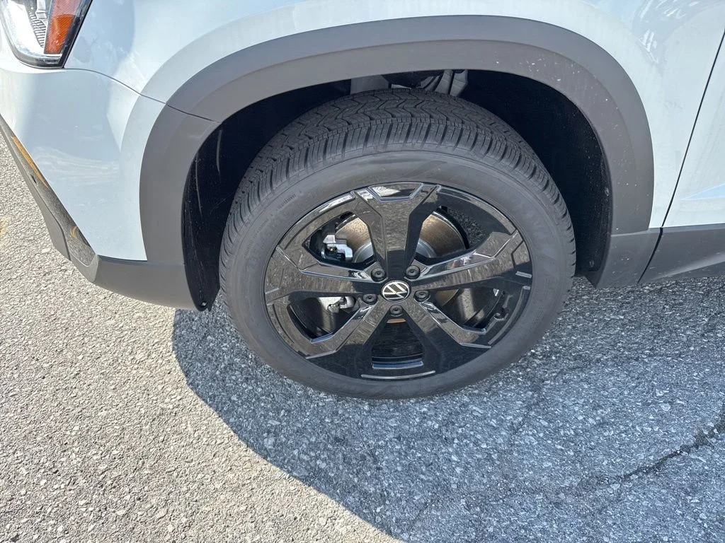 New 2026 White Volkswagen 1.5T SE Black image 9